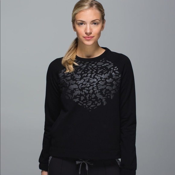 Lululemon Snapshot Leopard Reflective Silver Yoga Crew 4